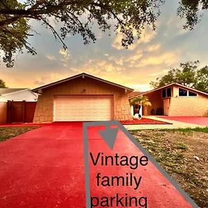 Vintage Family Scape + Heated Pool&discount Tampa
